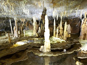 Free downloadable wallpaper Buchan Caves 2011 by Garry Moore (c) Tourism Victoria; 300x225