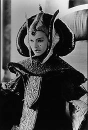 Natalie Portman as Queen Amidala in Star Wars: Episode 1: The Phantom Menace; starwars20.jpg - 11163 Bytes