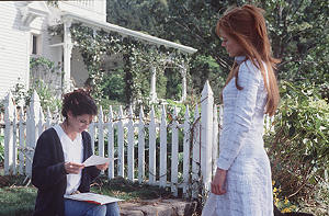 Movie Still, Sandra Bullock and Nicole Kidman in Practical Magic, Festivale film reviews section; practicalmagic.jpg - 24297 Bytes