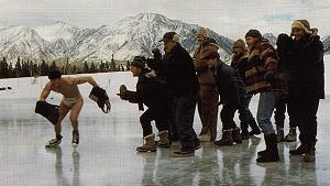 Movie still, Mystery, Alaska; Festivale online magazine, film review section; mysteryalaska.jpg - 13237 Bytes