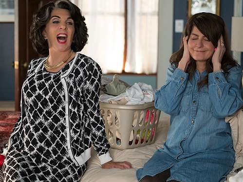 movie still, My Big Fat Greek Wedding, Festivale film review; 499x375