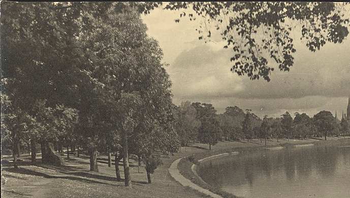 Yarra River c. 1935, photograph Eric Byron Moore, courtesy State Library Victoria; 689x391