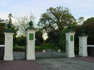 Oldis Park entrance, photograph (c) 2005 Ali Kayn