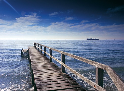 Pier, Mornington Peninsula, (c) 2004 Peter Dunphy, courtesy of Tourism Victoria; 490x360